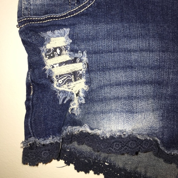 SOLD ON VINTED— Joe Boxer Ripped Denim Shorts With Lace Trim Size 9 - Picture 3 of 5
